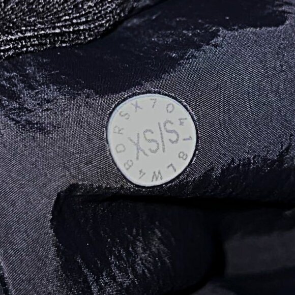 LULULEMON Ride & Reflect Cape/Jacket REFLECTIVE - Very Excellent Condition - Picture 15 of 16